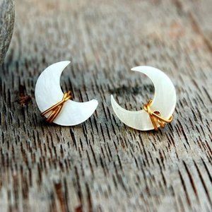 Natural White Shell Moon Shape Earrings for Spiritual Healing Clear Mind